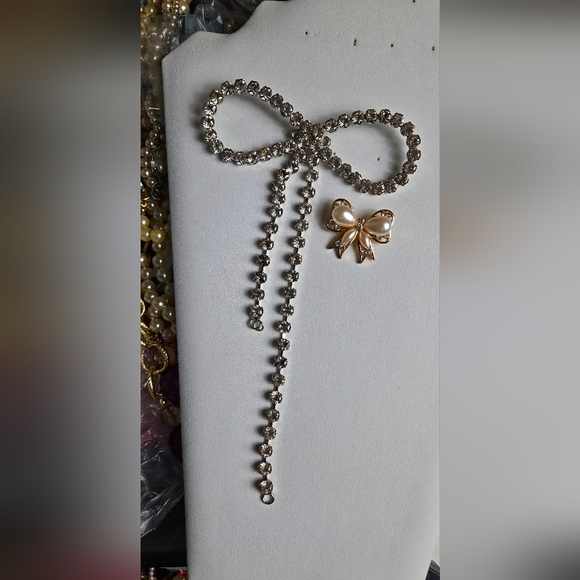 Elegant Rhinestone / Fuax Pearl Bow Brooch Bundle - Picture 3 of 17